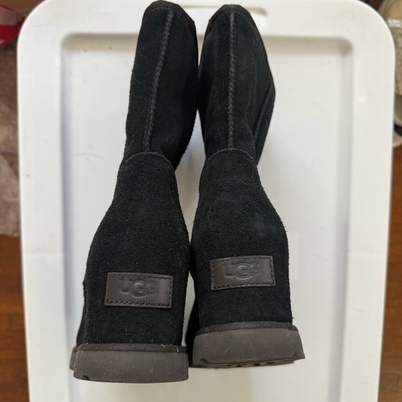 UGG Classic Femme Wedge Bootie - Picture 3 of 6